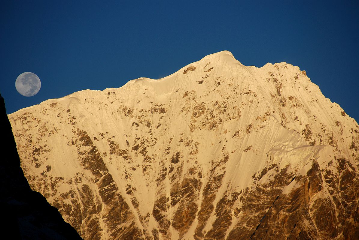 16 Moon and Sunrise On Pemthang Karpo Ri Close Up From Drakpochen The moon highlights sunrise on Pemthang Karpo Ri from Drakpochen